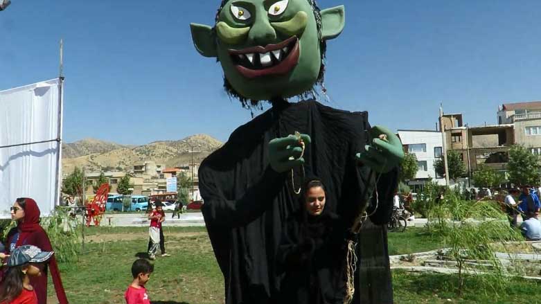 آغاز جشنواره بین‌المللی تئاتر خیابانی مریوان