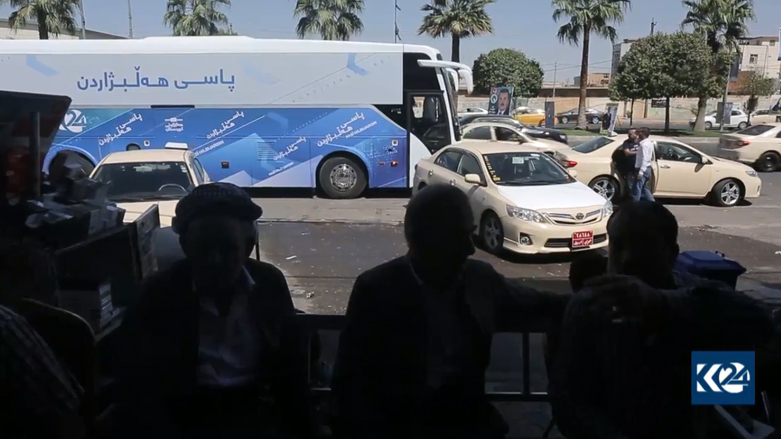 بالفيديو | "حافلة انتخابية" تجوب بالركاب والمرشحين في شوارع اربيل