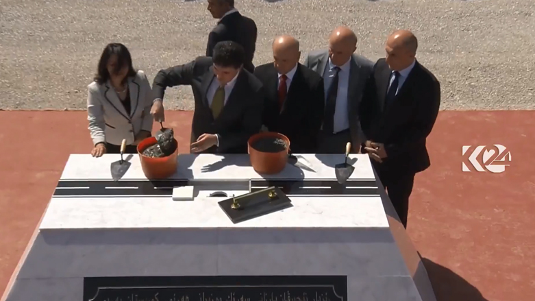 گذاشتن سنگ بنای بزرگراه کمربندی اربیل از سوی نچیروان بارزانی