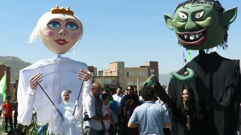 آغاز جشنواره بین‌المللی تئاتر خیابانی مریوان
