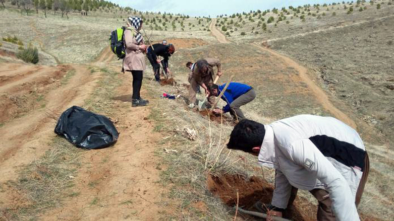 سێ ژینگەپارێزی كورد لە سنە دەستگیر كران