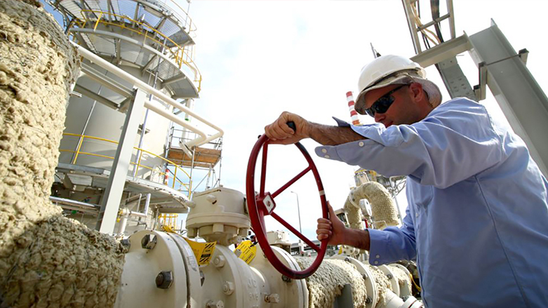 العراق يعتزم زيادة الخام من النفط وتقديم تسهيلات للشركات