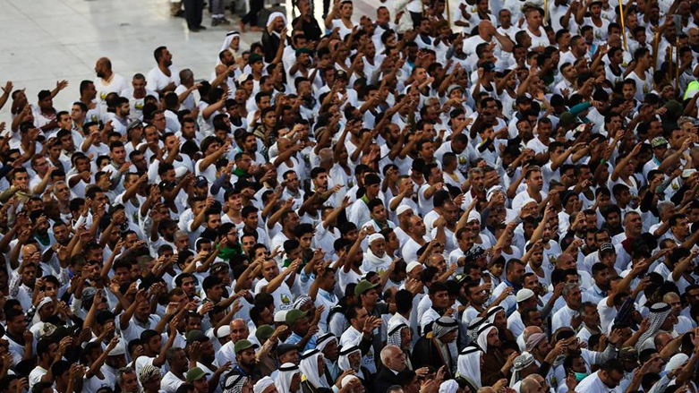 آلاف يحيون أربعين الحسين بكربلاء وسط تأهب على حدود سوريا
