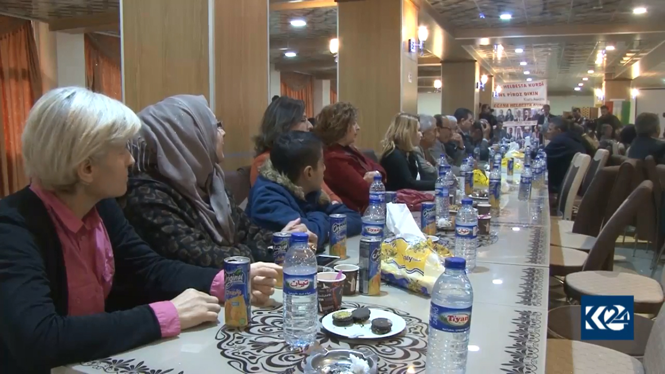 بالصور.. القامشلي تحتضن مهرجان الشعر الكوردي وسط انتقادات