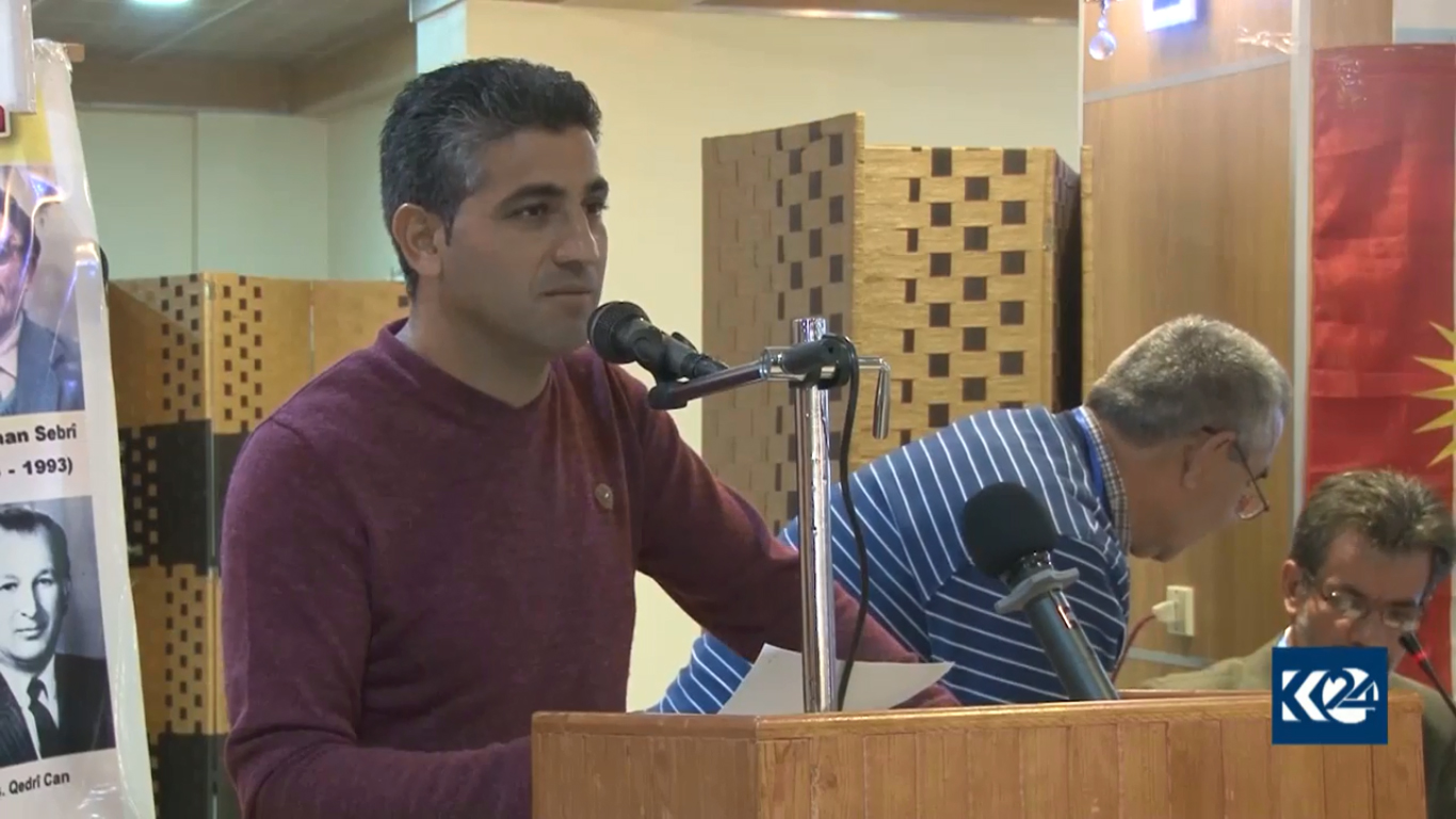 بالصور.. القامشلي تحتضن مهرجان الشعر الكوردي وسط انتقادات