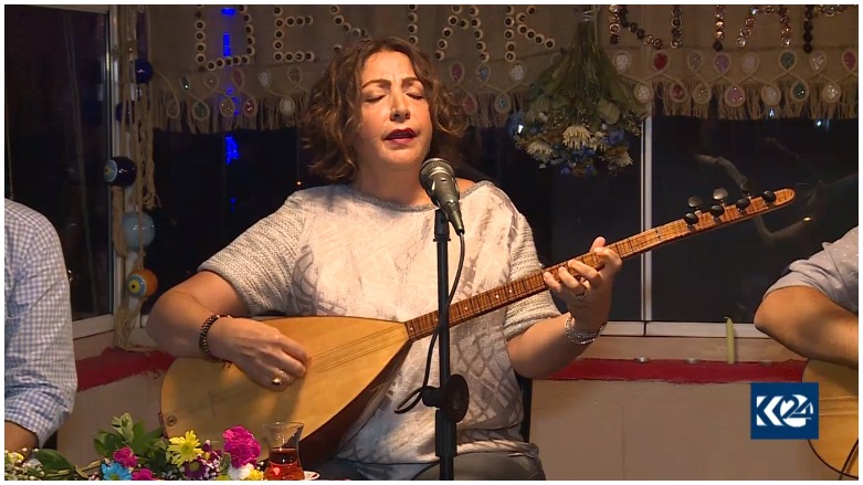 Nîlûfer Akbal: Dixwazim kultura dê û bavê xwe bibêjim  