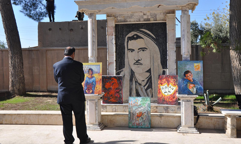 Wêneyê Mihemed Seîd Axayê Deqorî ku li hewşa Sînema Amûdê hatiye danîn