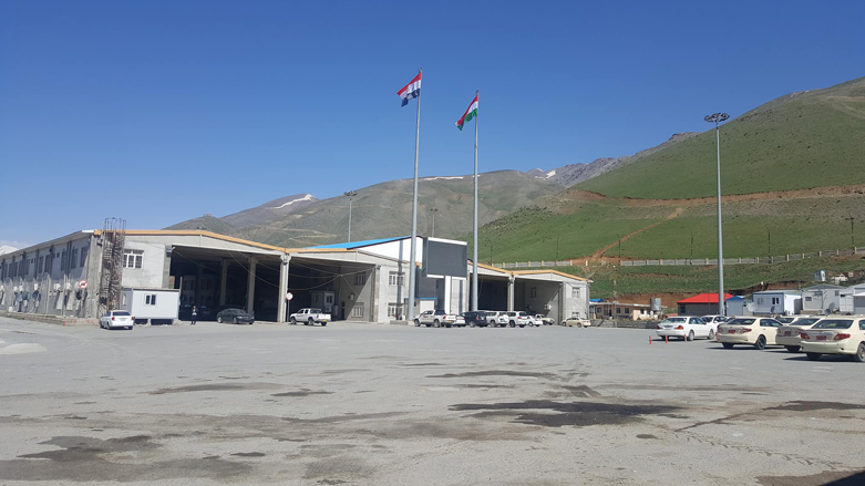 کۆمەڵگای دەروازەی حاجی ئۆمەران بازرگان و شوفێران ئاگادار دەكاتەوە
