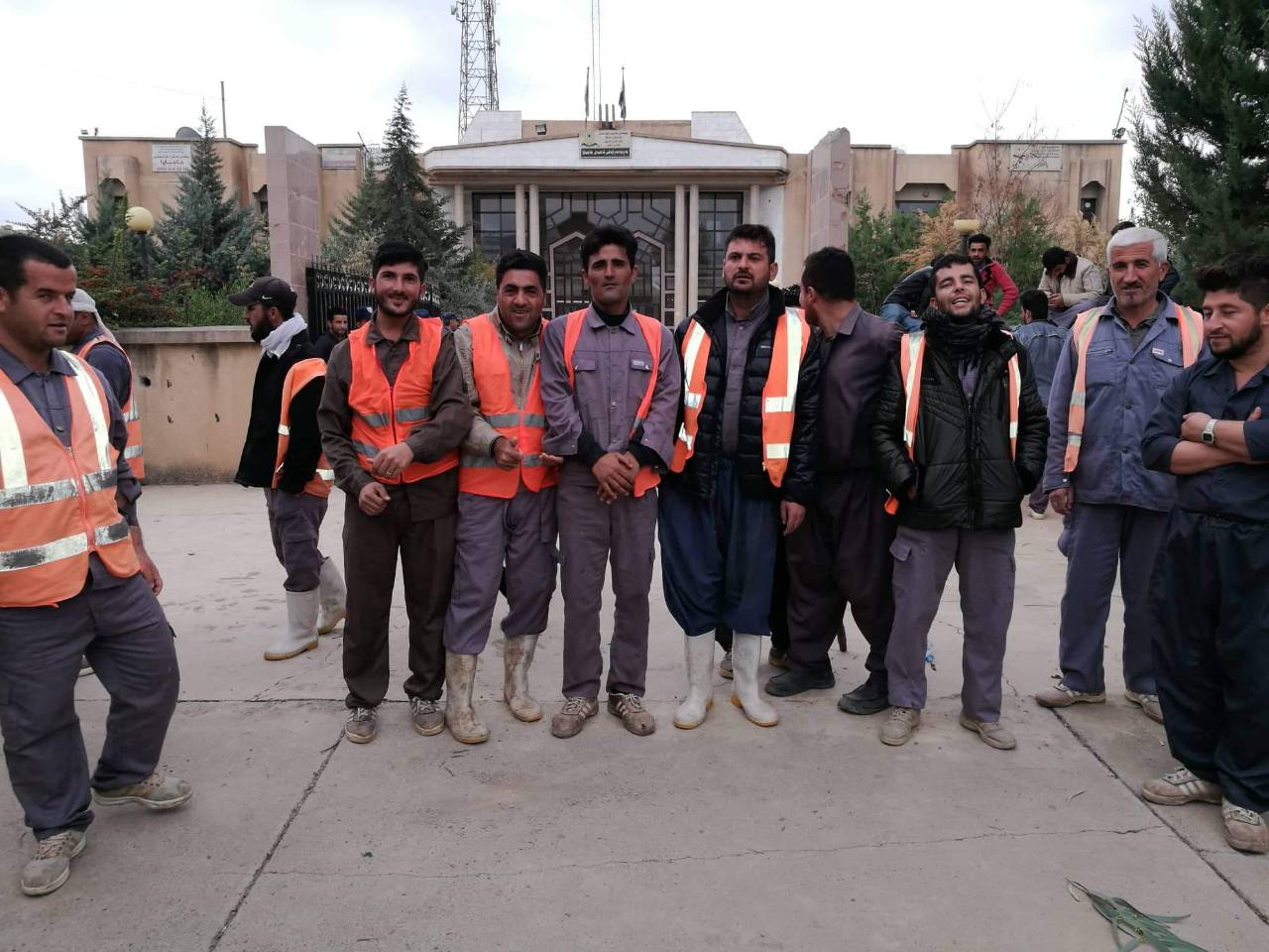 ژمارەیەك كرێكار لە دەڤەری راپەڕین خۆپێشاندان دەكەن