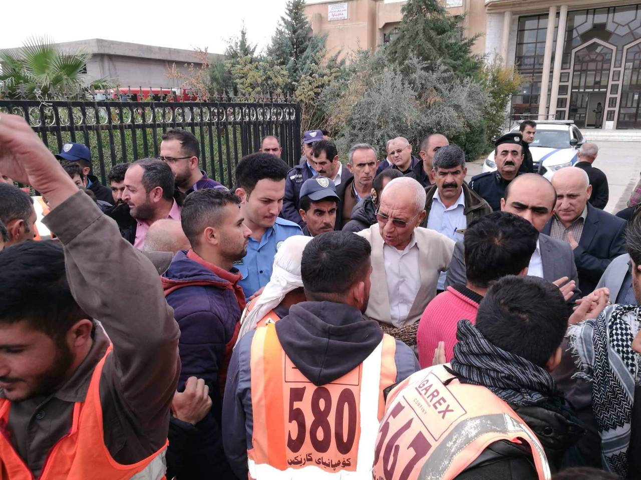 ژمارەیەك كرێكار لە دەڤەری راپەڕین خۆپێشاندان دەكەن