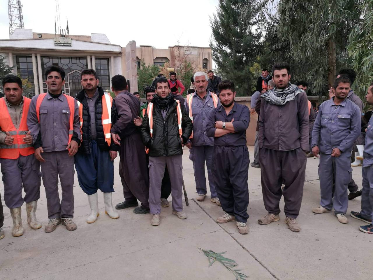 ژمارەیەك كرێكار لە دەڤەری راپەڕین خۆپێشاندان دەكەن