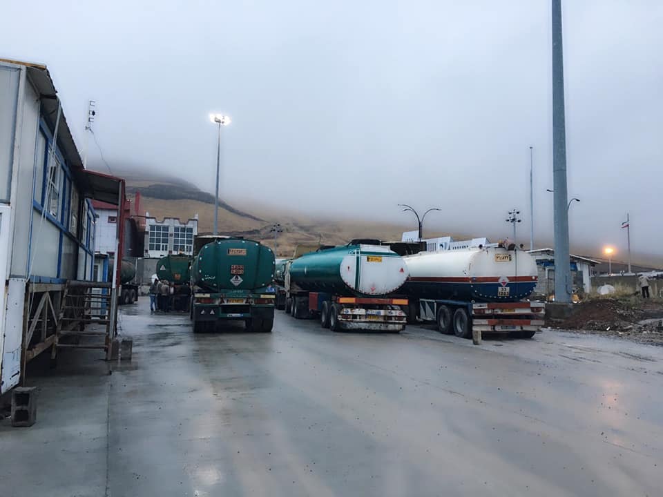 لە حاجی ئۆمەران 8 تانكەر بەنزین گەڕێندرانەوە ئێران