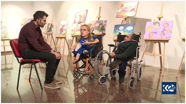 Du kesên kêmendam pêşangeheke cudewaz lidar xistin