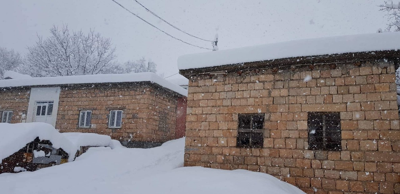 بەفربارین چەند ناوچەیەكی ھەرێمی كوردستانی گرتەوە