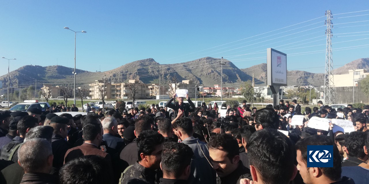 لە بەردەم پەروەردەی رانیە و پشدەر خۆپیشاندانە