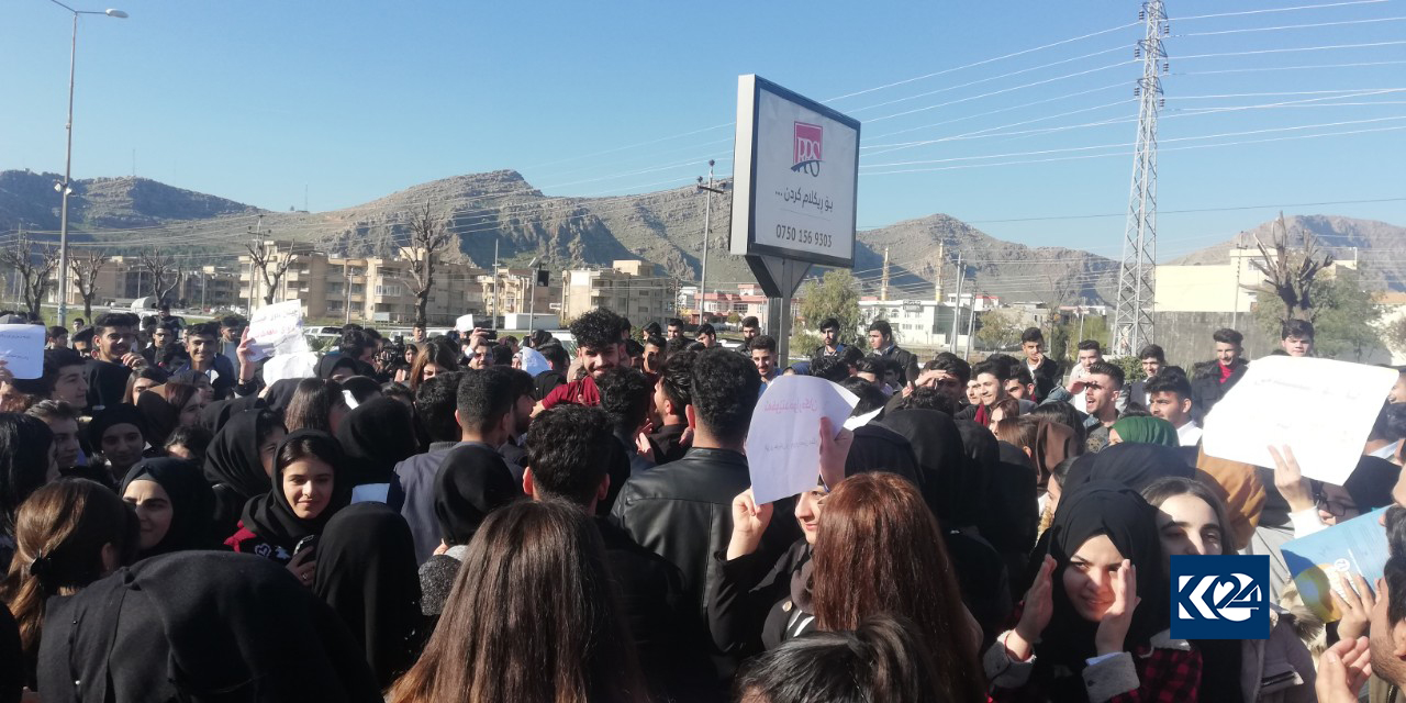 لە بەردەم پەروەردەی رانیە و پشدەر خۆپیشاندانە