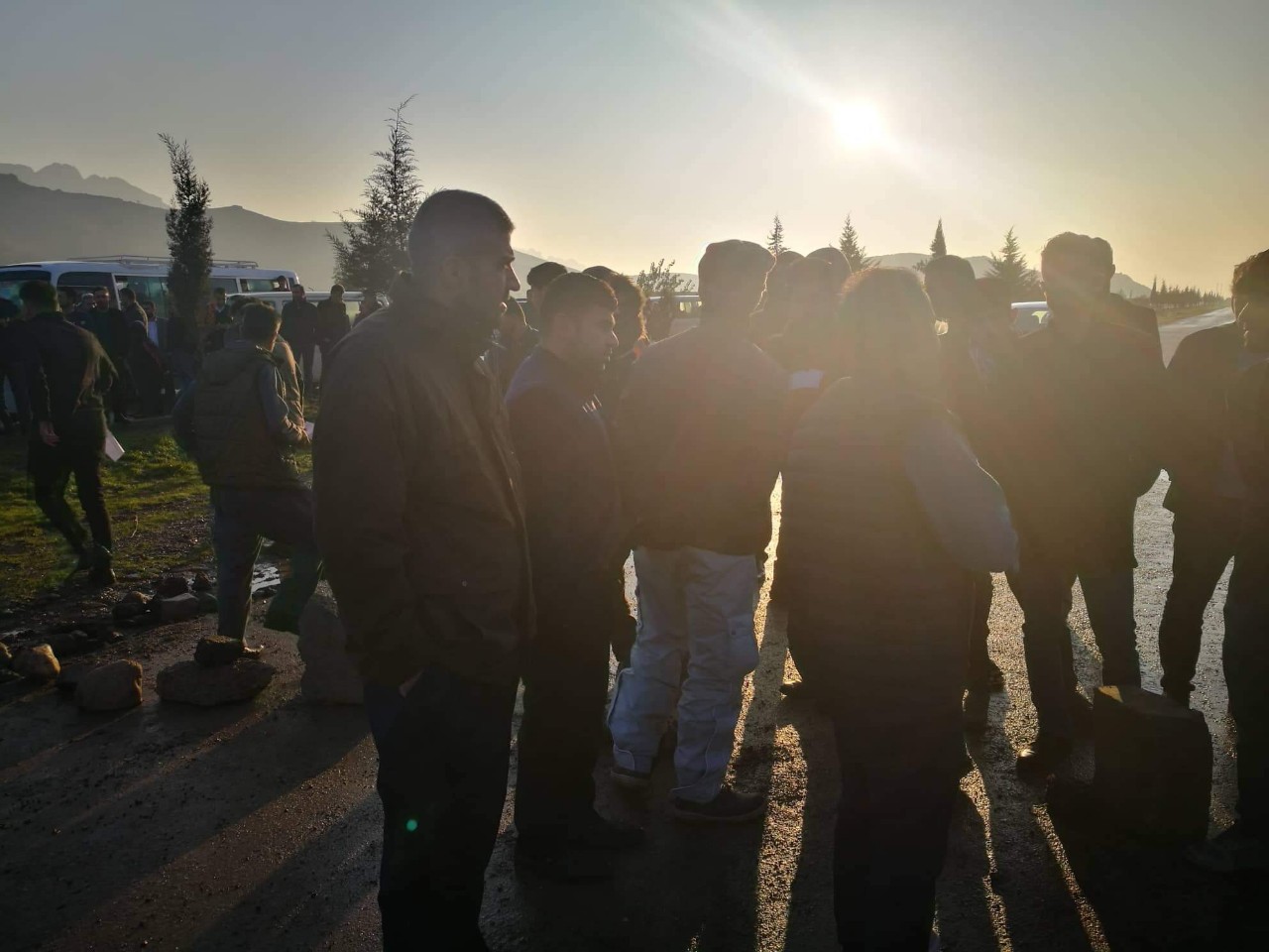 Protesters from the village of Sarkapkan block of the main road to Rania over low electricity supply on Dec. 19, 2018. (Photo: social media)