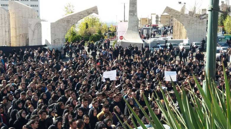 مشاور فرمانده سپاه: ایران سال ٩٨ دچار التهاب خواهد شد