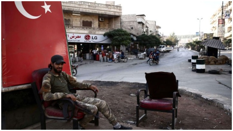 Çekdarên li Efrînê êrîşî dikanên zêr û pevguhartina pereyan dikin 