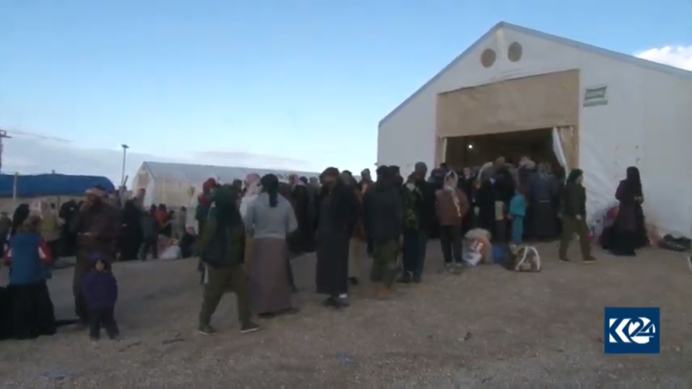 (بالصور) خوف وبرد وألغام وموت.. نازحو هجين في رحلة الى 