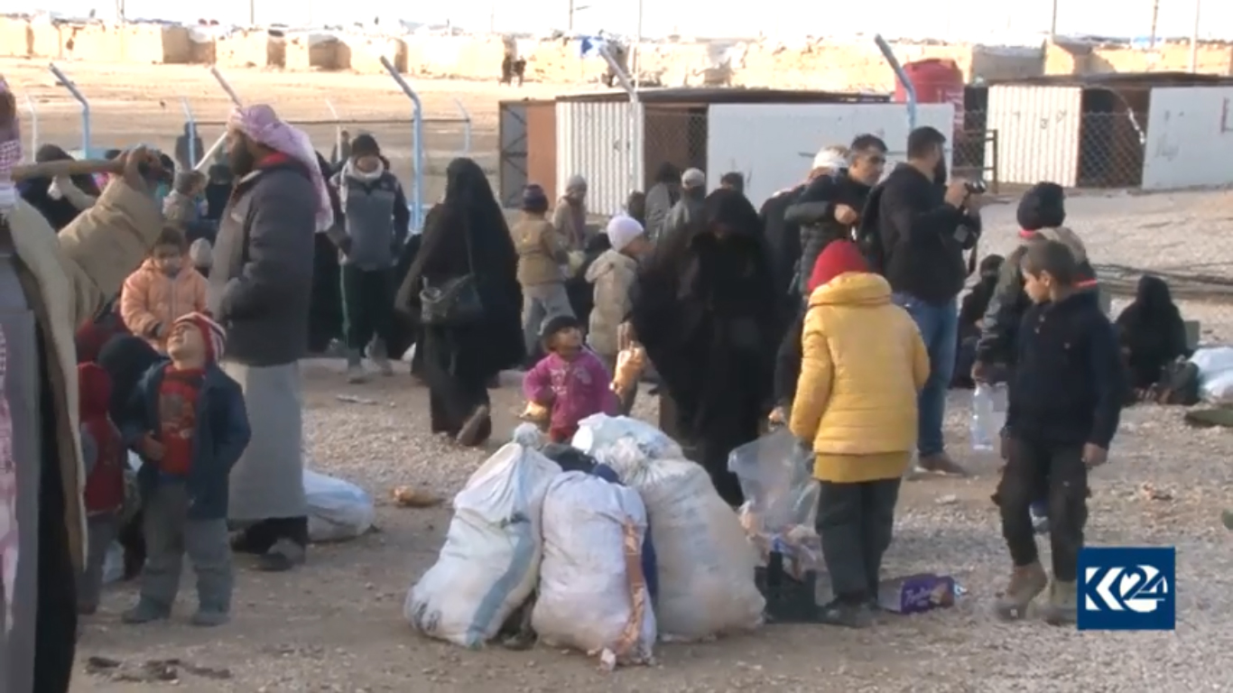 (بالصور) خوف وبرد وألغام وموت.. نازحو هجين في رحلة الى 