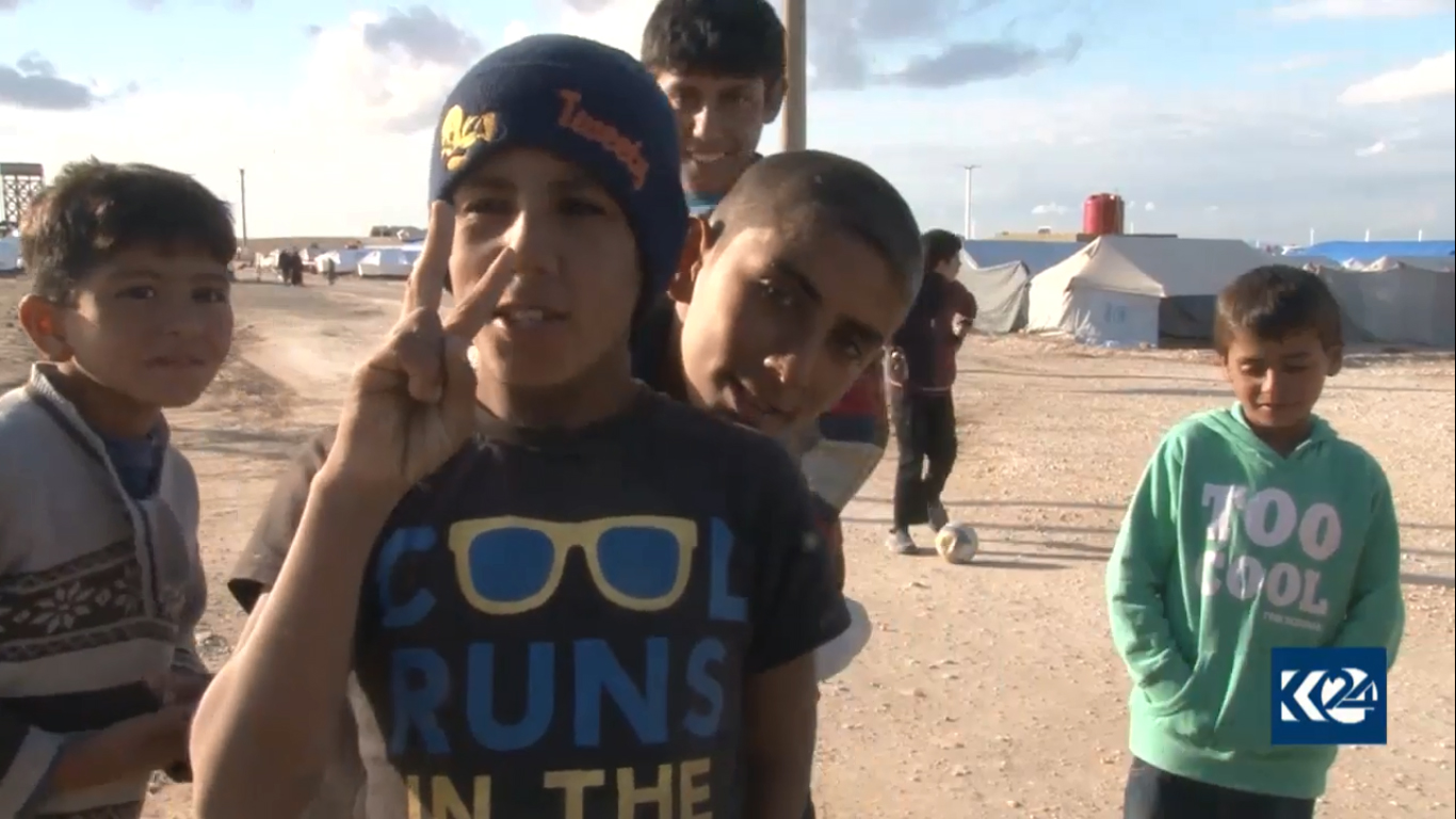 (بالصور) خوف وبرد وألغام وموت.. نازحو هجين في رحلة الى 