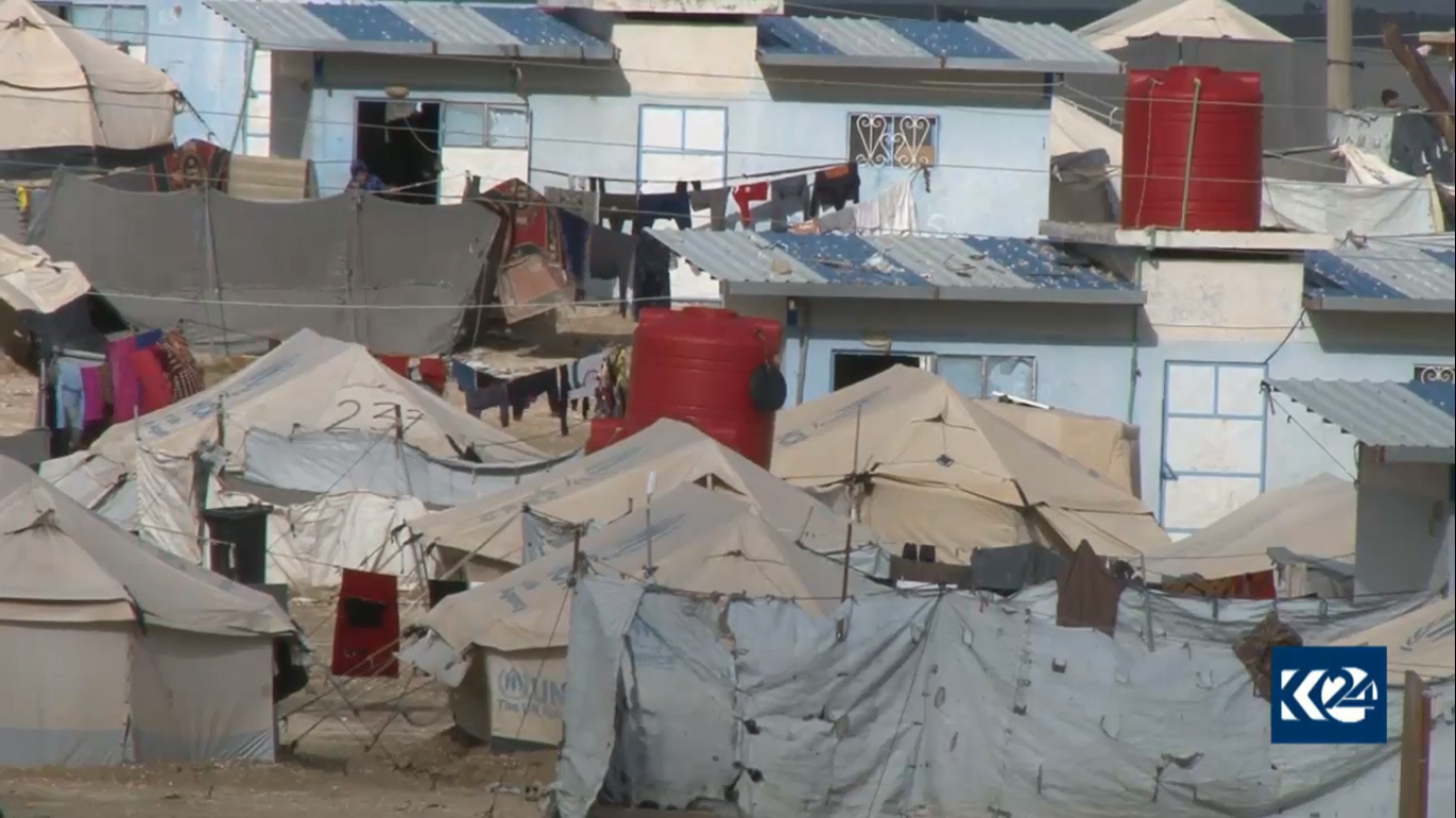 (بالصور) خوف وبرد وألغام وموت.. نازحو هجين في رحلة الى 