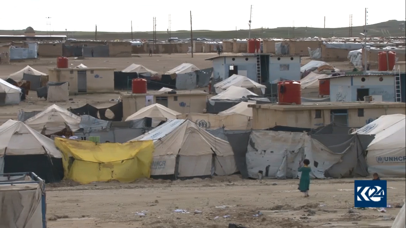 (بالصور) خوف وبرد وألغام وموت.. نازحو هجين في رحلة الى 