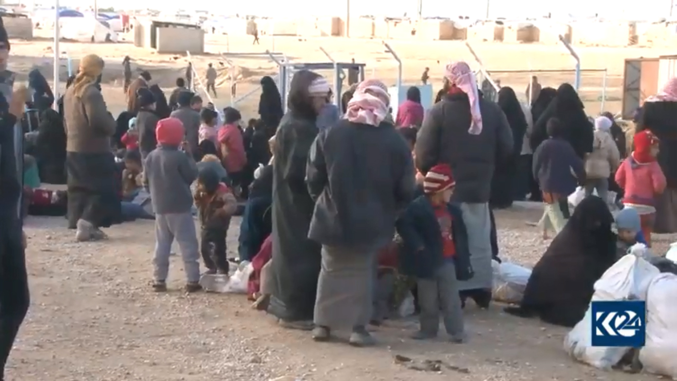 (بالصور) خوف وبرد وألغام وموت.. نازحو هجين في رحلة الى 