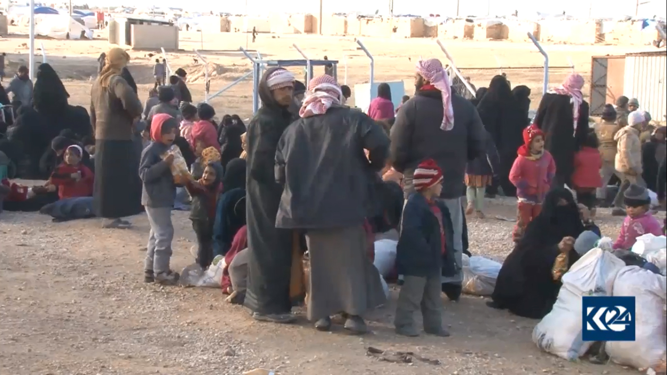 (بالصور) خوف وبرد وألغام وموت.. نازحو هجين في رحلة الى 