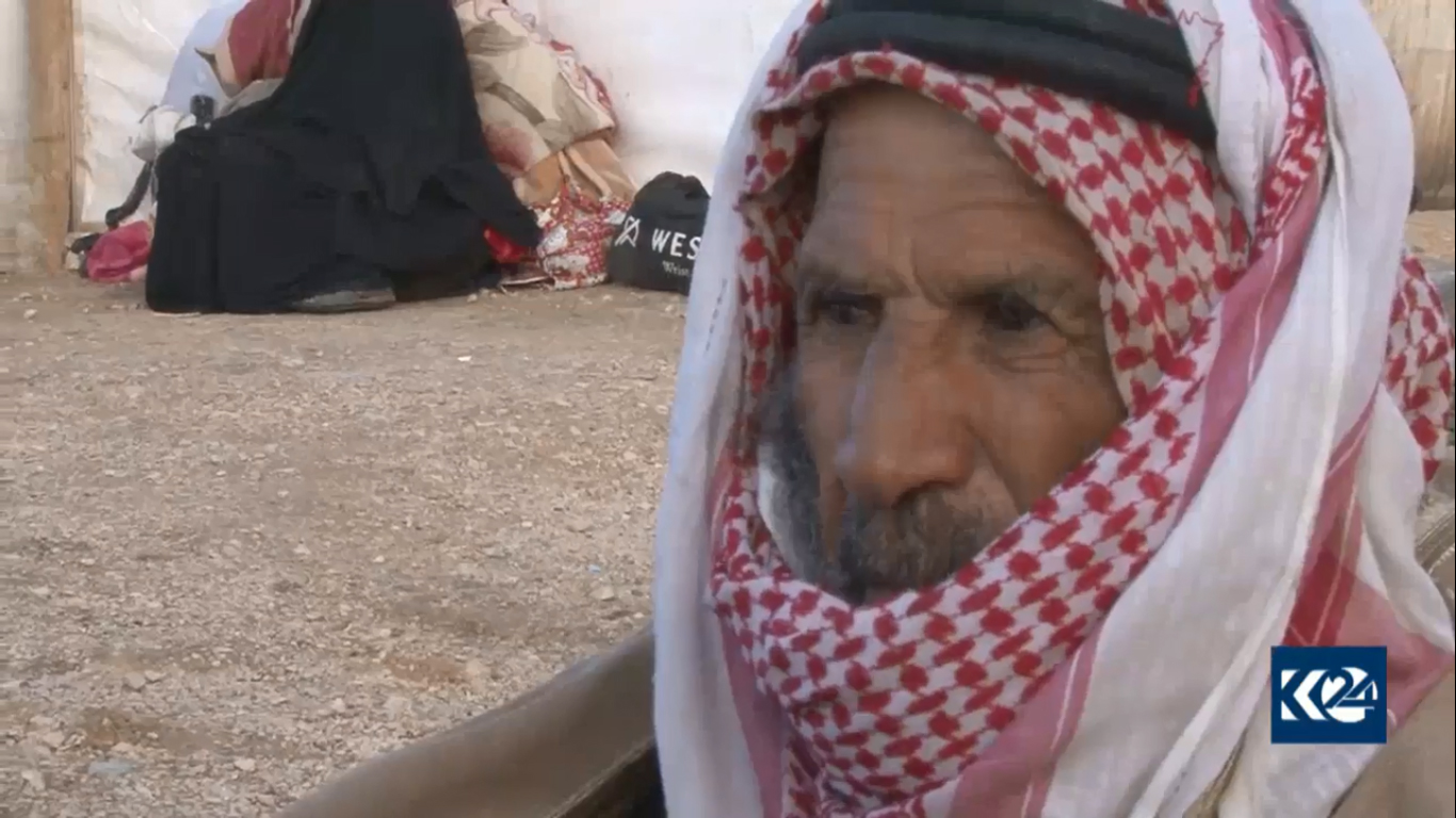 (بالصور) خوف وبرد وألغام وموت.. نازحو هجين في رحلة الى 