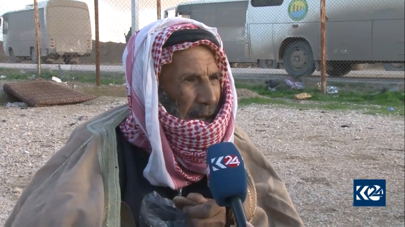 (بالصور) خوف وبرد وألغام وموت.. نازحو هجين في رحلة الى 