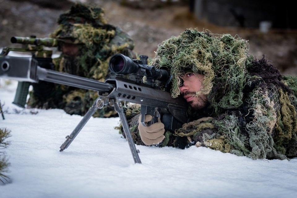 سربازان تیرانداز اسپانیایی در یک مانور نظامی