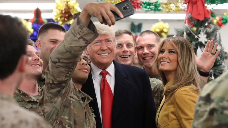 ترامب يزور الانبار ويلغي اجتماعاً في بغداد ونواب يعترضون