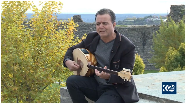 Zûbêr Salih: Mûzîka xwe bi helbestên klasîk ên Kurdî av dide