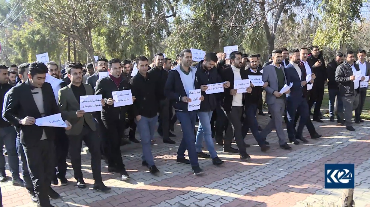 پێنج هه‌زار مامۆستای گرێبه‌ست داوا ده‌كه‌ن بكرێنه‌ هه‌میشه‌یی