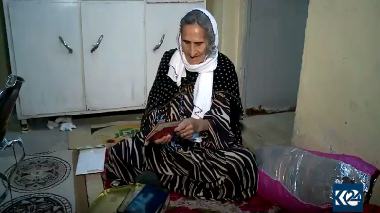 ژنێكی پێشمەرگە 40 ساڵە بە دیار باوڵەی كوڕە شەھیدەكەی تەنیایی ھەڵبژاردووە