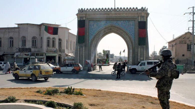 چين دان به‌ بزووتنه‌وه‌ى تاڵيباندا ده‌نێت
