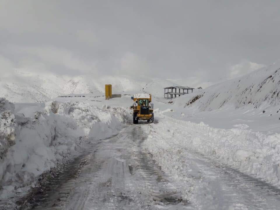 بۆ كردنەوەی رێگای دەروازەیەكی سنووری حكوومەت ئامێر بە كرێ دەگرێت