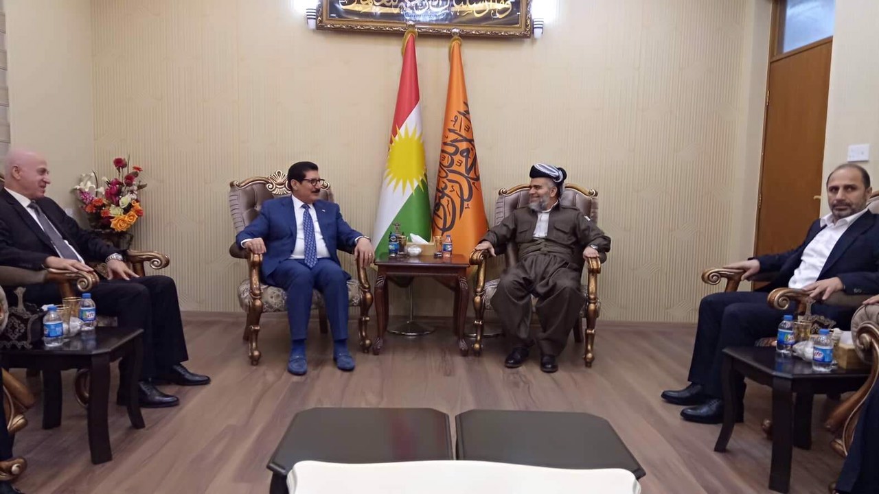 شاندی پارتی گەیشتە بارەگای ئەمیری كۆمەڵی ئیسلامی