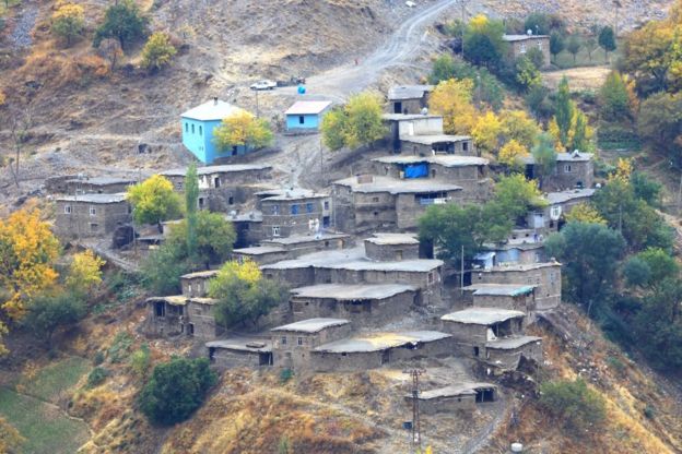 شوێنی له‌دایكبوونی زارۆئاغا