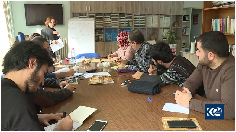 li Enqerê kursa fêrbûna zimanê Kurdî dest pê kir