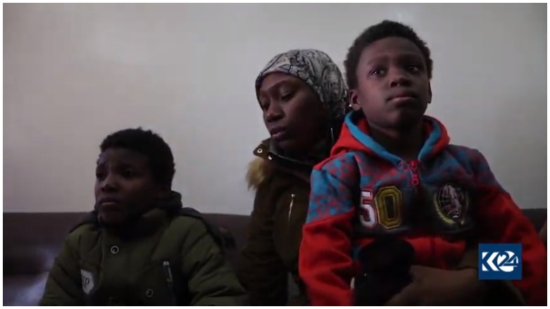 Qamişlo.. 2 zarokên DAIŞê yên biyanî radestî malbata wan bûn