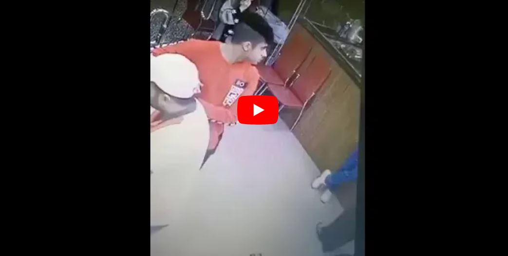 به‌ ڤيديۆ.. له‌ چێشتخانه‌يه‌كى سعوديه‌دا به‌م جۆره‌ په‌لامارى ژنێك درا