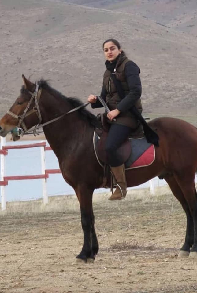 لیدا ئەحمەدزادە ئەو كچە كوردەی لە مەھاباد كوژراوە