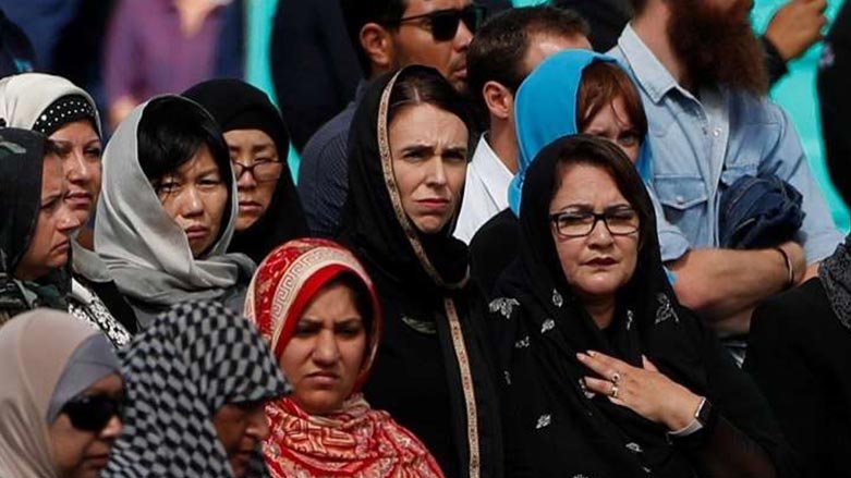 Di rêresmekê de term ên qurbanî yên hêriş a ser mizgeft a Nîyozlendayê dihên veşartin