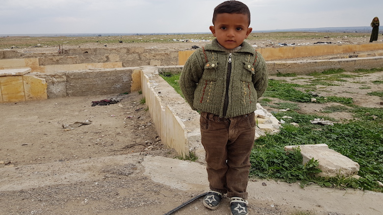 A child displaced from regime-held areas lives in a hospital in Deir al-Zor's countryside. (Photo: Kurdistan 24/Wladimir van Wilgenburg)