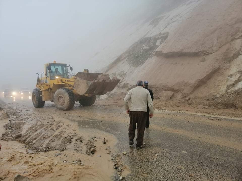 بالصور..انهيارات صخرية بين اربيل والسليمانية