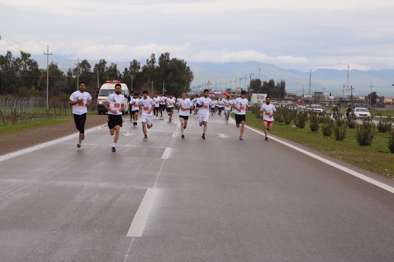 Young boys and girls, along with people with disabilities and adults participated in the marathon that spanned five thousand meters from the town of Sirwan to the city of Halabja. (Photo: Kurdistan 24)