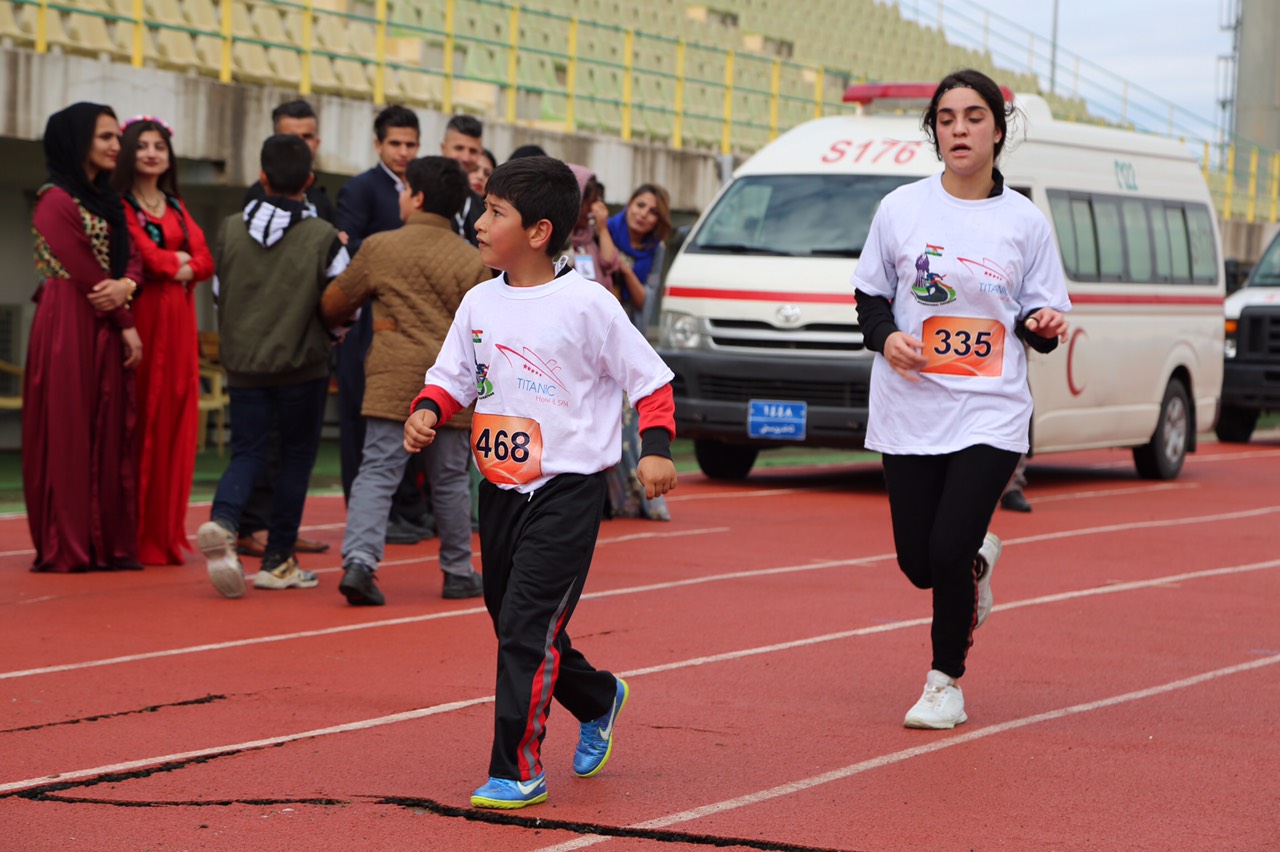 Young boys and girls, along with people with disabilities and adults participated in the marathon that spanned five thousand meters from the town of Sirwan to the city of Halabja. (Photo: Kurdistan 24)